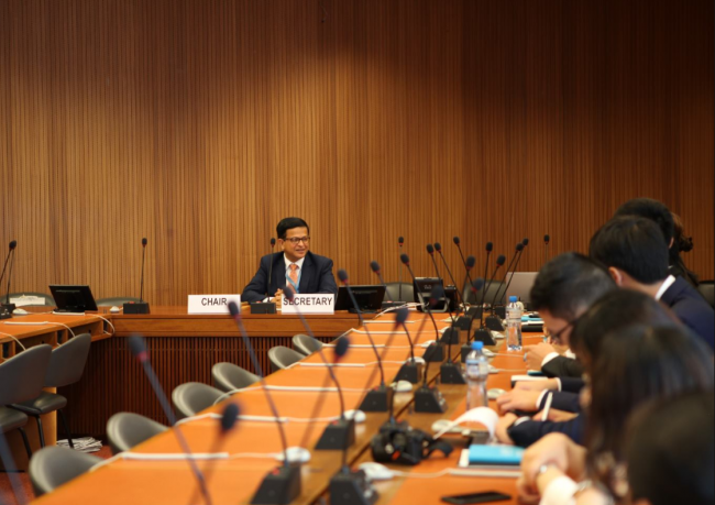 联合国助理秘书长、UNITAR执行主任Nikhil Seth先生与参会学生亲切会面