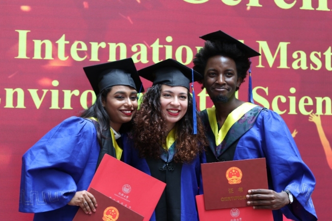 2017-2019 杏宇 Graduates from Guyana, Venezuela and Kenya (left to right)