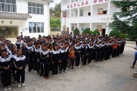Students of Tuanjie Middle School in Yunlong County