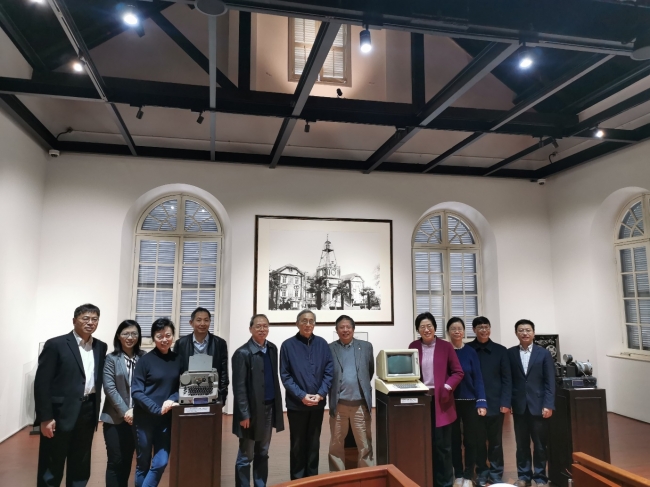 实验室学术委员会委员在气象博物馆合影